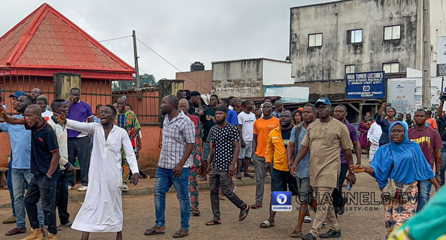 Edo Election: EFCC Arrests Suspected Vote-Buyers At Polling Unit [Photos]