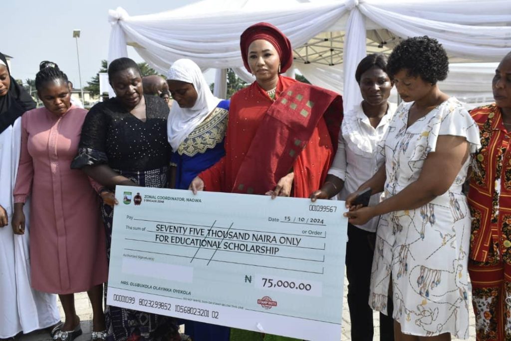 Commander 9 Brigade Hosts NAOWA Chairperson, Empowers Widows 6 Commander 9 Brigade Hosts NAOWA Chairperson, Empowers Widows 5