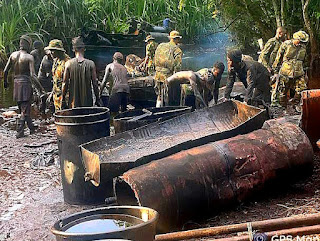 Journalist Fisayo Soyombo Arrested Alongside Oil Thieves During Illegal Bunkering Site Raid - Nigerian Army 18