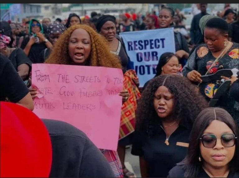 Rivers Women Embarks On ‘Bring Back Our Fubara’ Protest In Port Harcourt [Photos/Video]