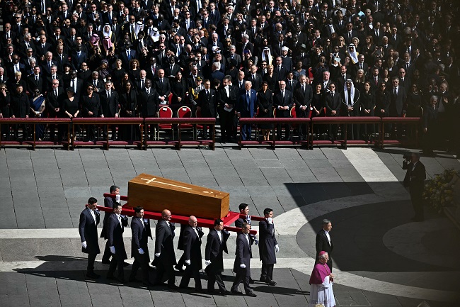 Massive Crowd Storms Vatican For Pope Francis' Funeral [Photos]