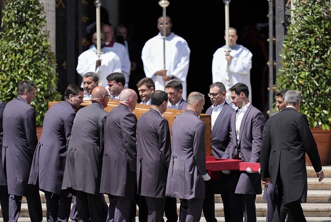 Pope Francis’ Coffin Moved Back To Basilica After Funeral Mass [Photos] 9