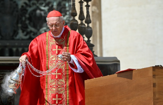 Pope Francis’ Coffin Moved Back To Basilica After Funeral Mass [Photos] 12