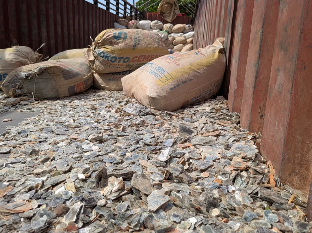 EFCC Arrests Six Nigerians And Two Chinese Nationals For Illegal Mining In Ogun