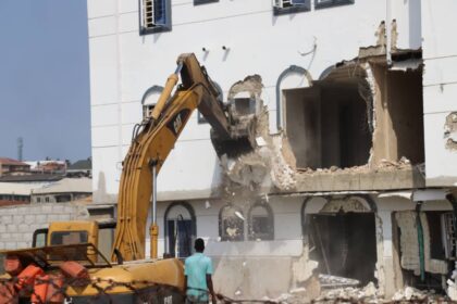 Lagos Government Demolishes Buildings At Megamond And Oval Estates In Eti-Osa