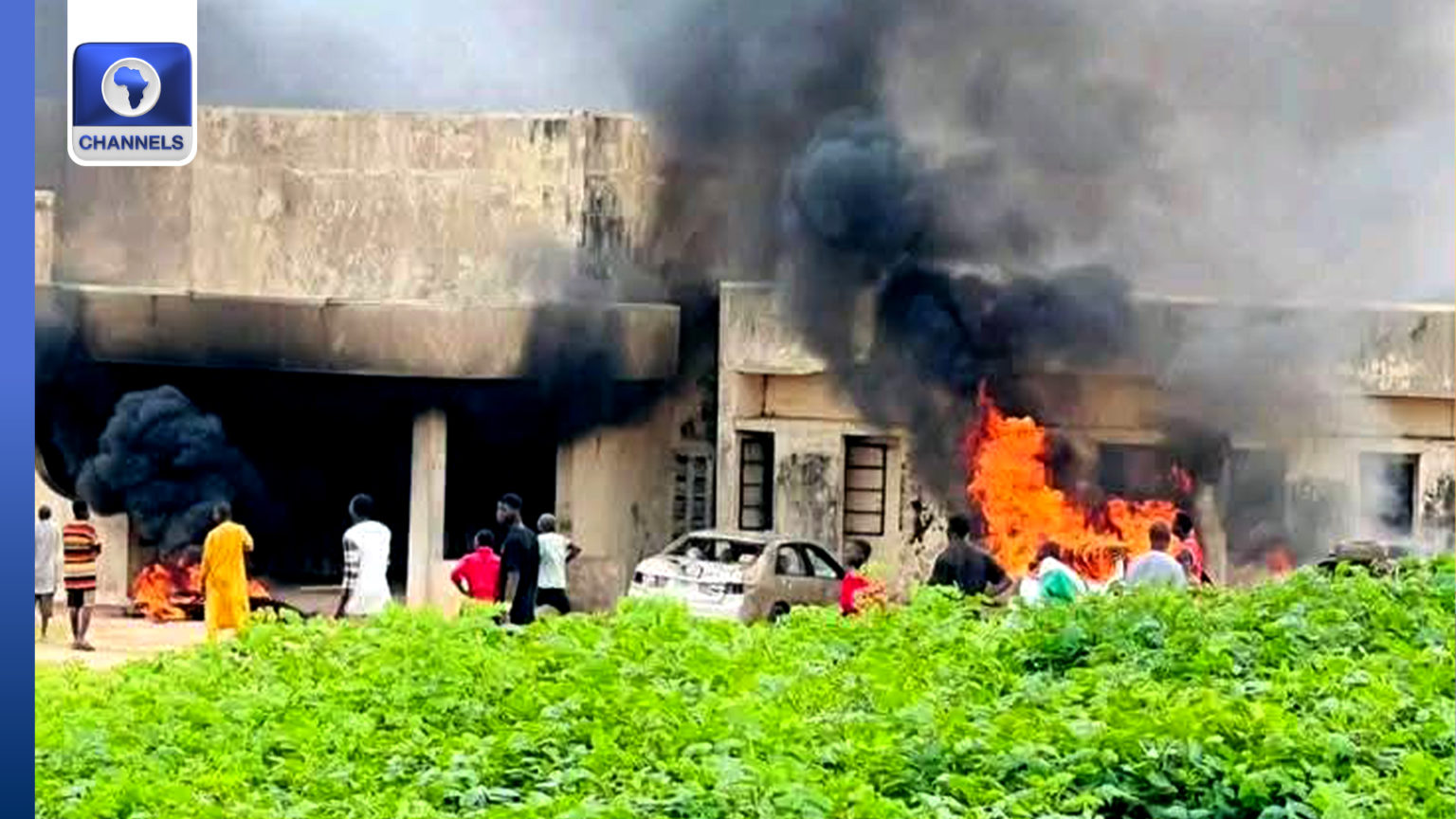 Kwara Emir’s Palace, NDLEA Office Set Ablaze During Protest Over Insecurity [Photos]