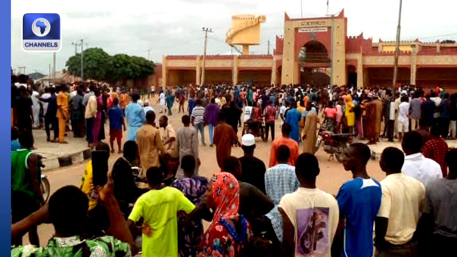 Kwara Emir’s Palace, NDLEA Office Set Ablaze During Protest Over Insecurity [Photos]