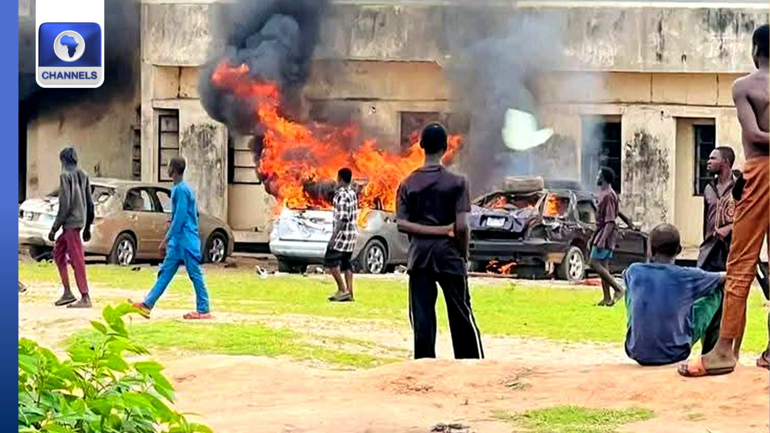 Kwara Emir’s Palace, NDLEA Office Set Ablaze During Protest Over Insecurity [Photos]
