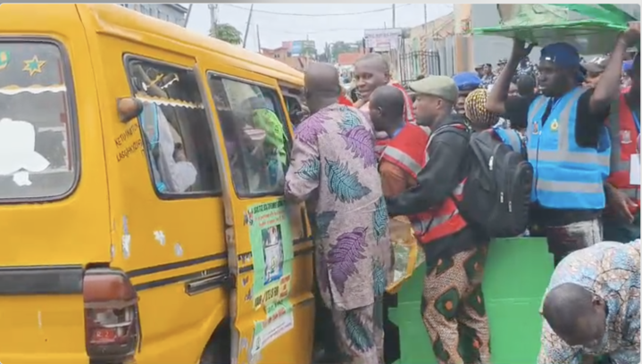 LASIEC Officials Stranded At Ikosi-Isheri LCDA, Trek To Polling Units During Lagos LG Election 