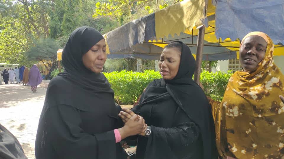 Buhari’s Daughter Break Down In Tears As She Arrives Daura For Late Father's Burial 12 Buhari’s Daughter Break Down In Tears As She Arrives Daura For Late Father's Burial