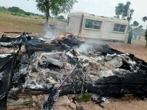 Suspected ISWAP Terrorists Kill Immigration Officer, Burn Checkpoints In Niger State