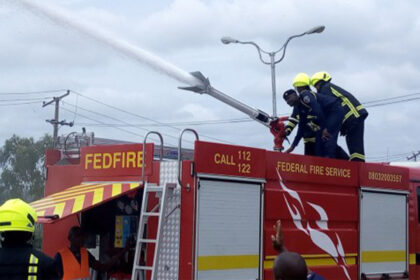 Angry Residents Attack Firefighters In Osun Over Delayed Response 37 Angry Residents Attack Firefighters In Osun Over Delayed Response