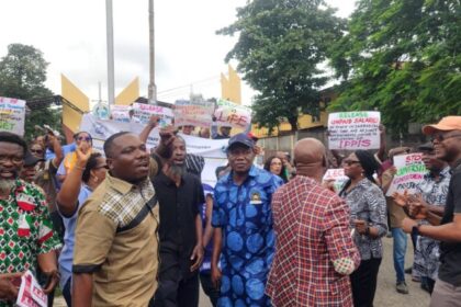 ASUU Members Embark On Protest, Reject FG Loan Scheme