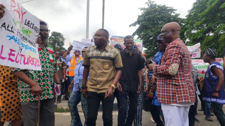 ASUU Members Embark On Protest, Reject FG Loan Scheme 2 ASUU Members Embark On Protest, Reject FG Loan Scheme
