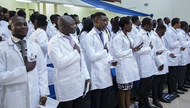 Nigerian Doctors Issue FG 10-Day Ultimatum, Threaten Nationwide Strike