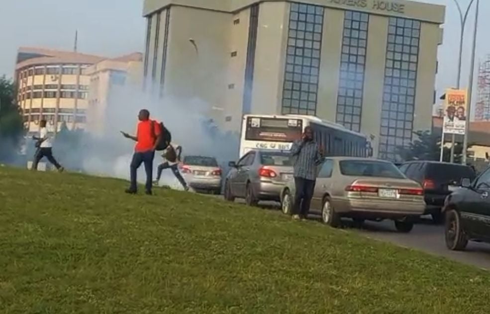 Police Fire Teargas At Commuters Ahead Of #FreeNnamdiKanu Protest In Abuja