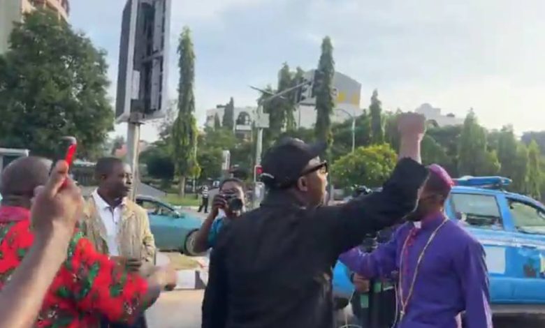 Police Arrests AFP Journalists Covering #FreeNnamdiKanu Protest In Abuja