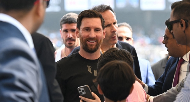 Angry Fans Vandalise India Stadium After Lionel Messi’s Abrupt Exit [Photos]