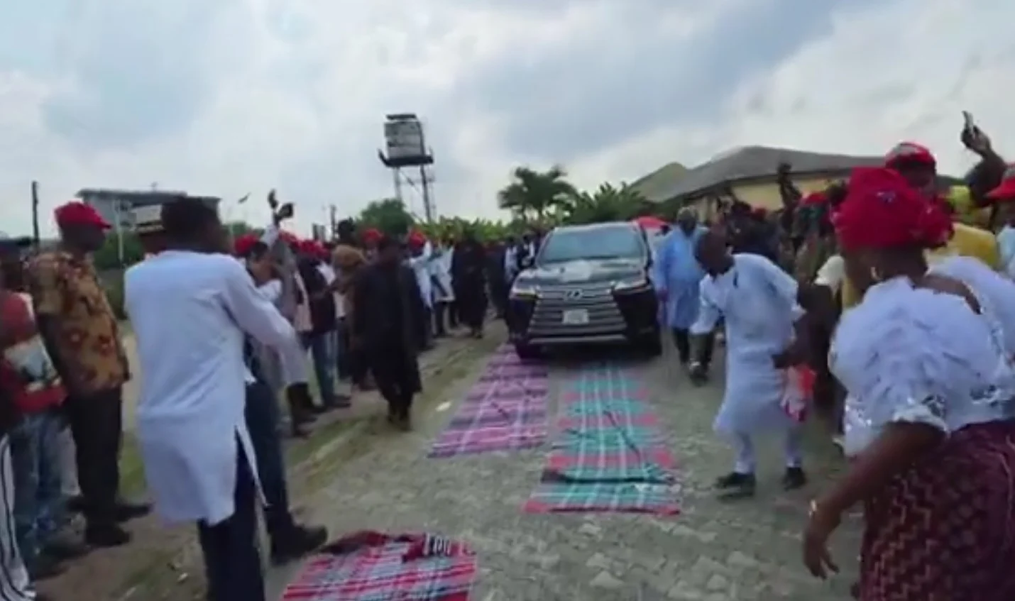 Rivers Women Spray Wrappers On Road As Wike Arrives For Port Harcourt Event [Video]