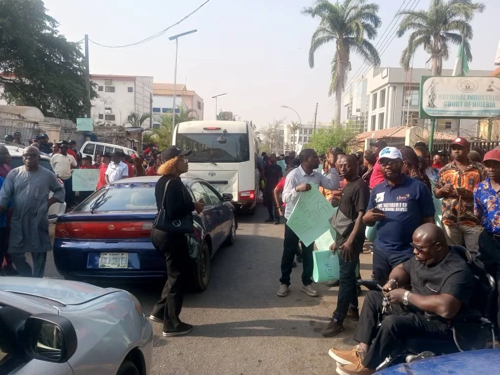 NLC, FCTA Workers Protest At Abuja Industrial Court, Demand Nyesom Wike’s Removal