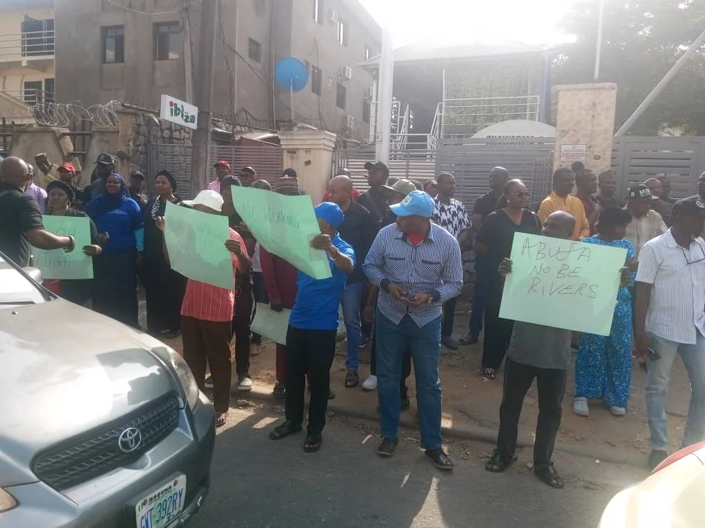 NLC, FCTA Workers Protest At Abuja Industrial Court, Demand Nyesom Wike’s Removal