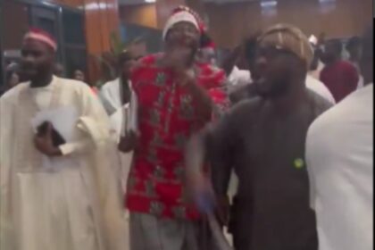 “APC Ole” – Reps Chants As They Walk Out In Protest Over Electoral Act Amendment