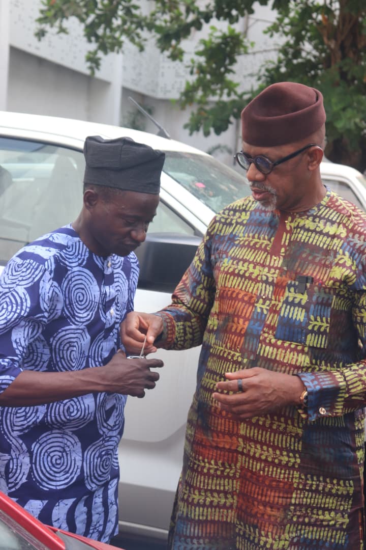 Governor Abiodun Gifts Car To Solanke Taiwo After Emerging Nigeria’s Best Teacher