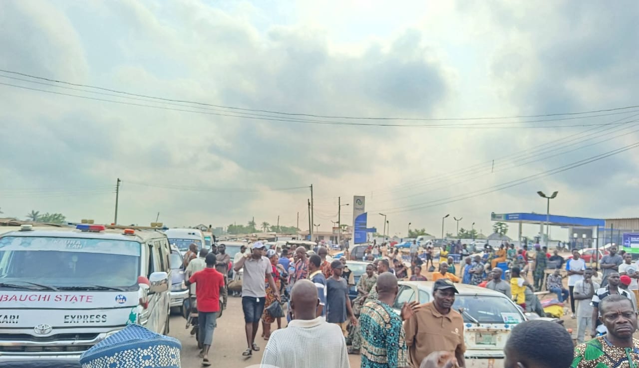Residents Block Ondo Highway In Protest Over Gunmen Attacks