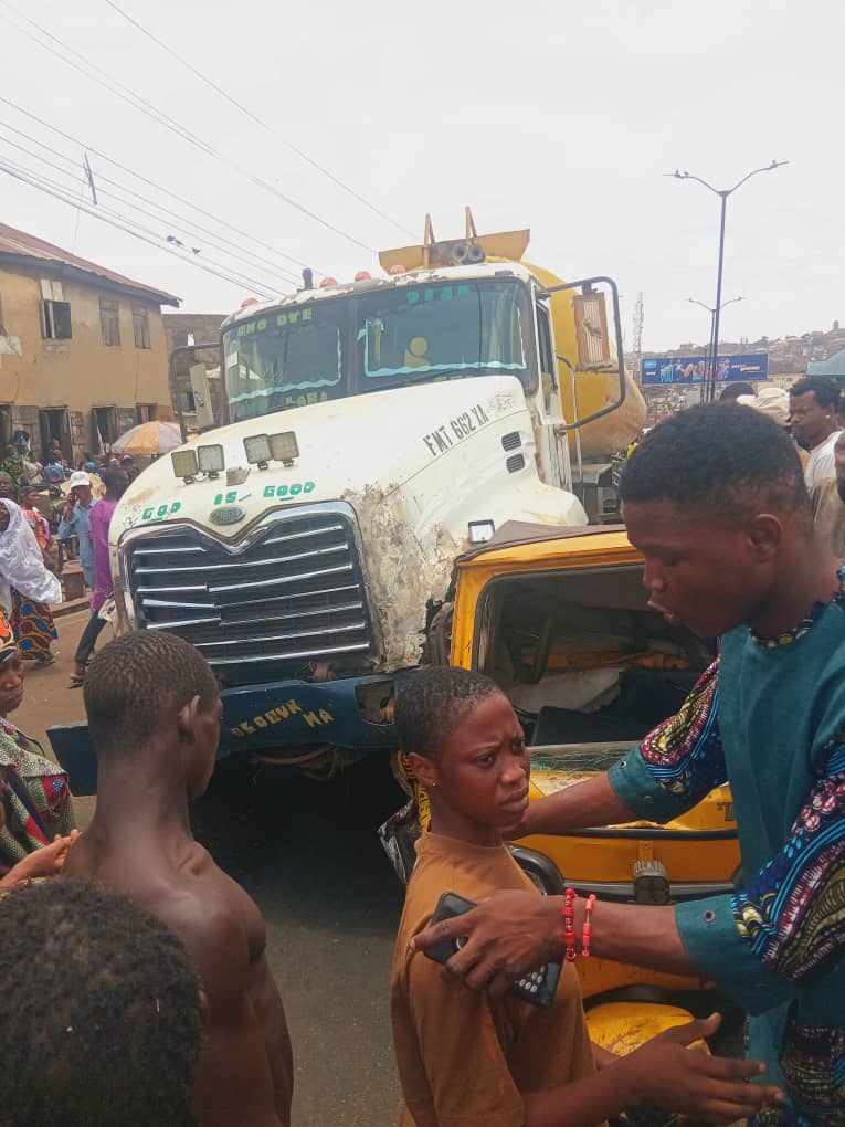 Three People Dead, Many Injured As Trailer Crashes In Ibadan
