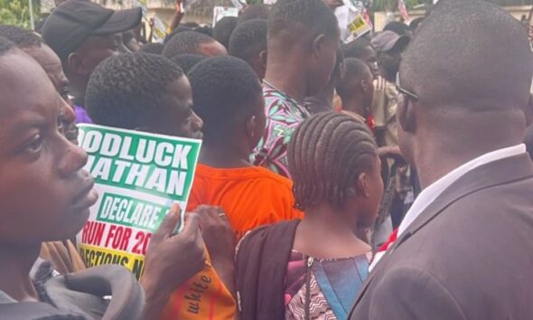 Youths Stage Rally At Goodluck Jonathan’s Home, Ask Him To Contest 2027 Election