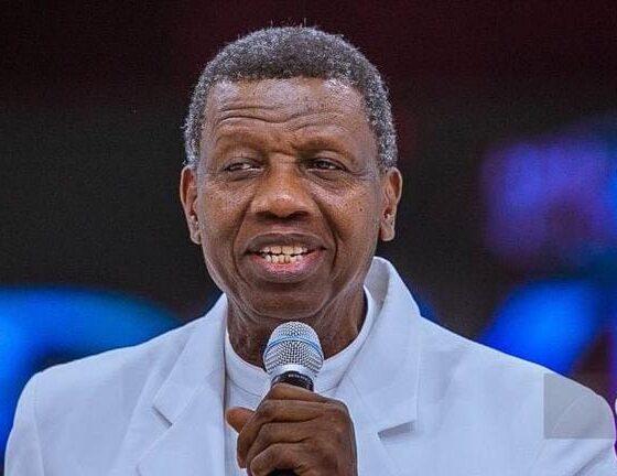 "Eliminate Terrorists Within 90 Days Or Resign" - Pastor Adeboye Tells Service Chiefs