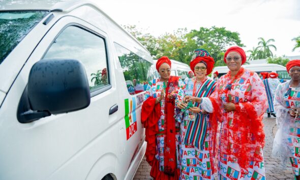 Remi Tinubu Donates Cars To APC Women Leaders In Five Opposition States