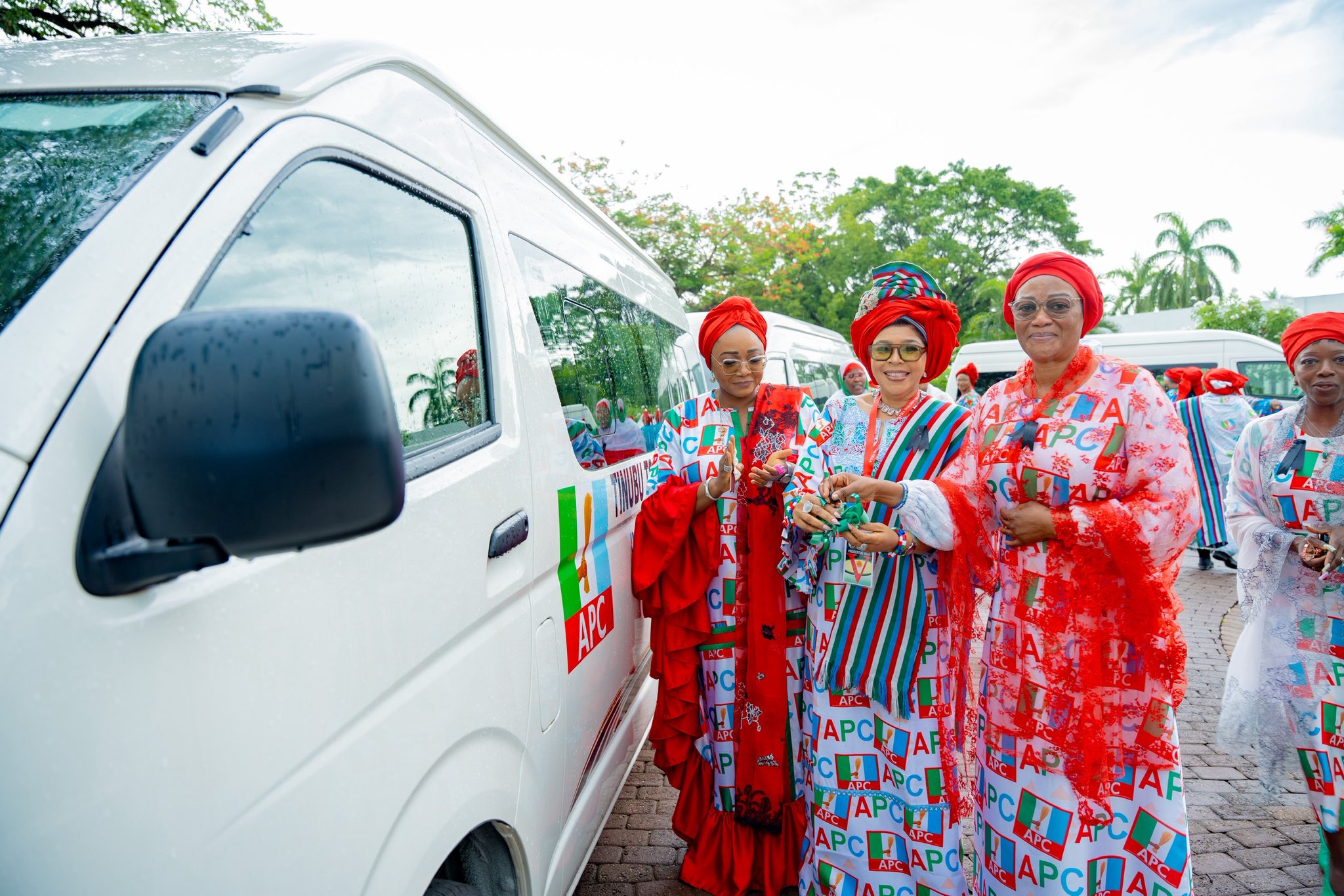 Remi Tinubu Donates Cars To APC Women Leaders In Five Opposition States