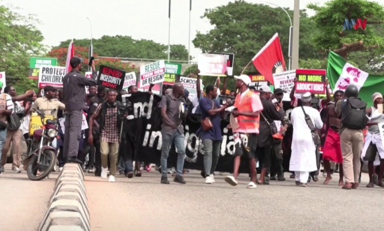 Pro-Tinubu Protesters Accuses Makinde Of Hiding Abducted Oyo Schoolchildren, Teachers 3 Pro-Tinubu Protesters Accuses Makinde Of Hiding Abducted Oyo Schoolchildren, Teachers