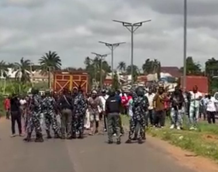 Suspected Thugs Block Peter Obi’s Convoy In Benue [Video]