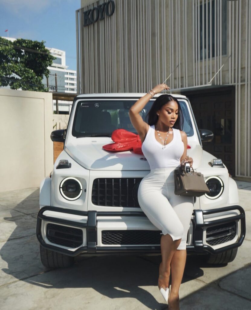 Bella Turns Heads as She Shows Off Newly Acquired G-Wagon Worth Over ₦720m (VIDEO) 5 Bella Turns Heads as She Shows Off Newly Acquired G-Wagon Worth Over ₦720m (VIDEO) 5