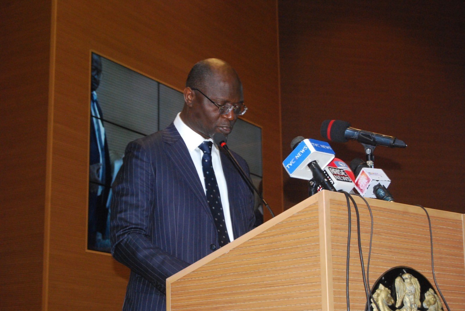 SEC gives public companies October 15 deadline for IFRS plans