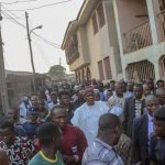 PDP Supporters Holds Saraki Hostage, Demands Election Money From Him 2