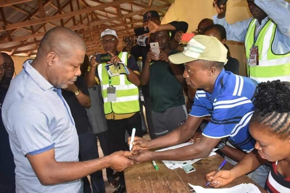 PHOTONEWS: PDP's Emeka Ihedioha Votes in Imo State. 5 PHOTONEWS: PDP's Emeka Ihedioha Votes in Imo State. 5