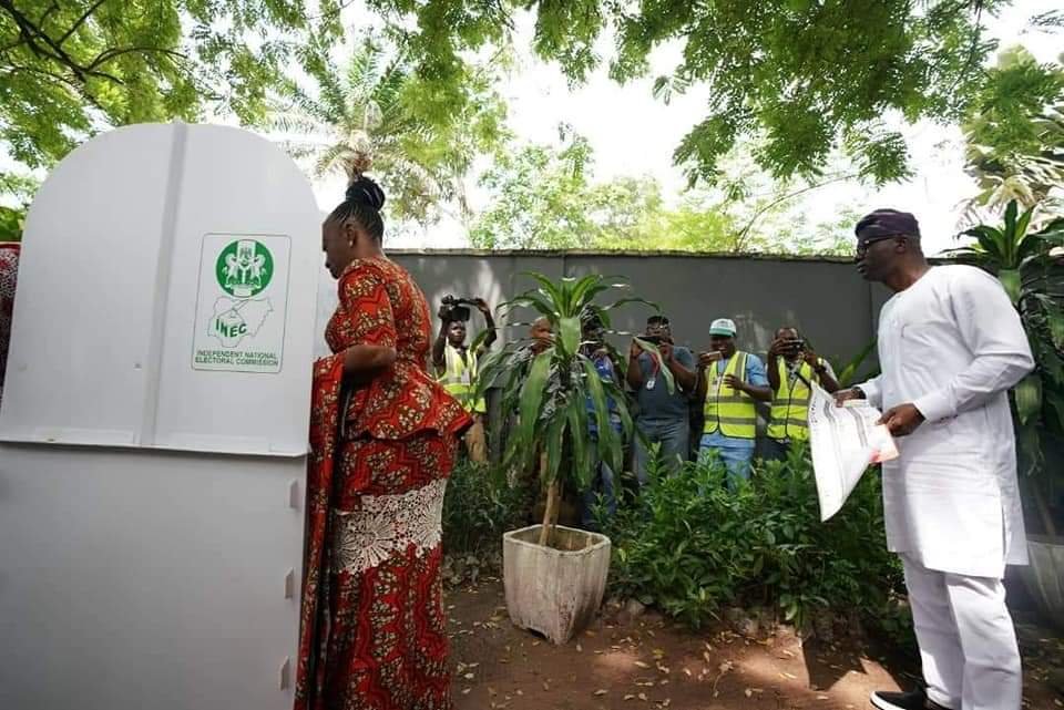 PHOTONEWS: Sanwo Olu Casts His Vote in Lagos state. 5