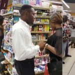 Unhappy Lady Snubs Her Boyfriend After Proposing To Her In Onitsha Mall [Photos/Video] 2